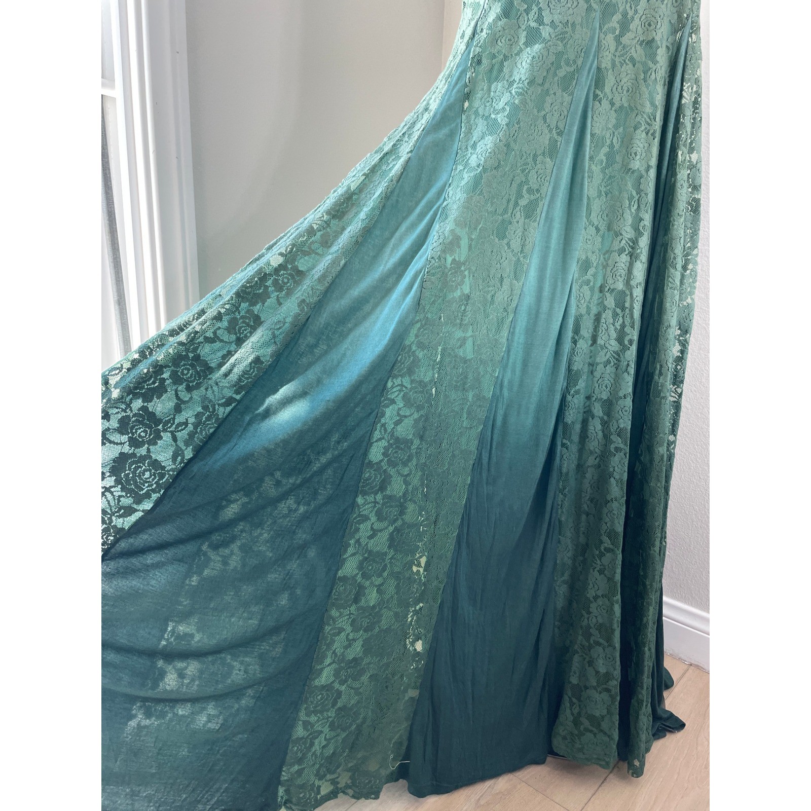 NEW Indigo Thread Co Womens Medium Maxi Dress Green Lace Sleeveless V Neck