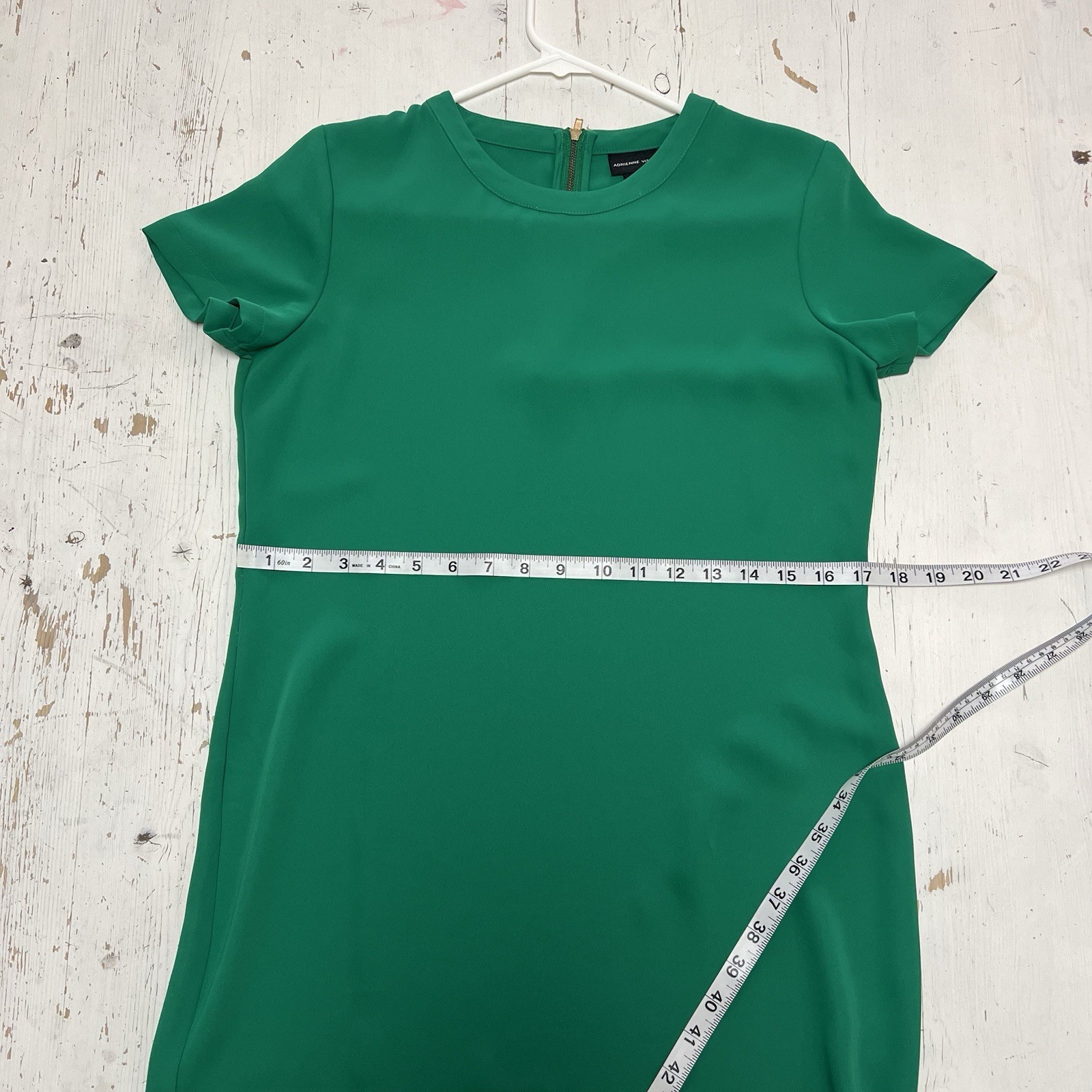 Adrienne Vittadini Sheath Dress Size 2 Green Short Sleeve Casual Back Zip Shift
