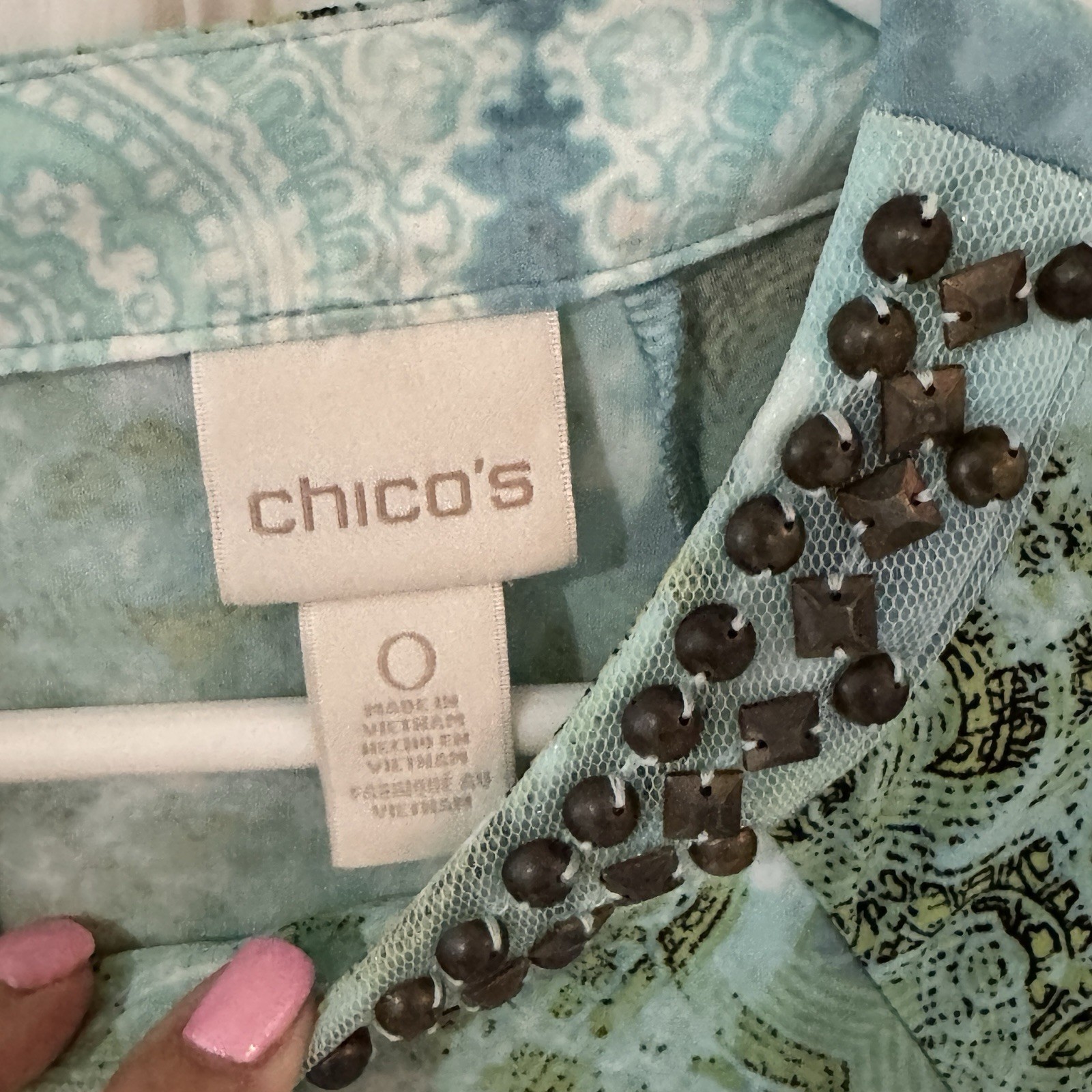 Chico’s Size 0 Paisley Shift Dress Knee Length Beaded Neckline 3/4 Sleeve