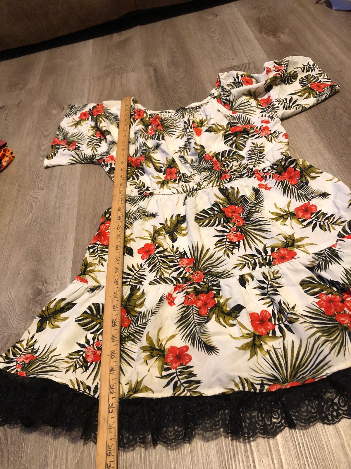 Millenium Hawaiian Dress Medium 100% Rayon White Green and Red H601