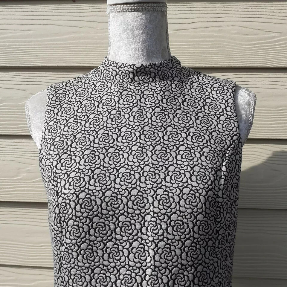 RED HERRING ~ thick fabric geometric print shift dress ~ subtle shimmer ~ 10