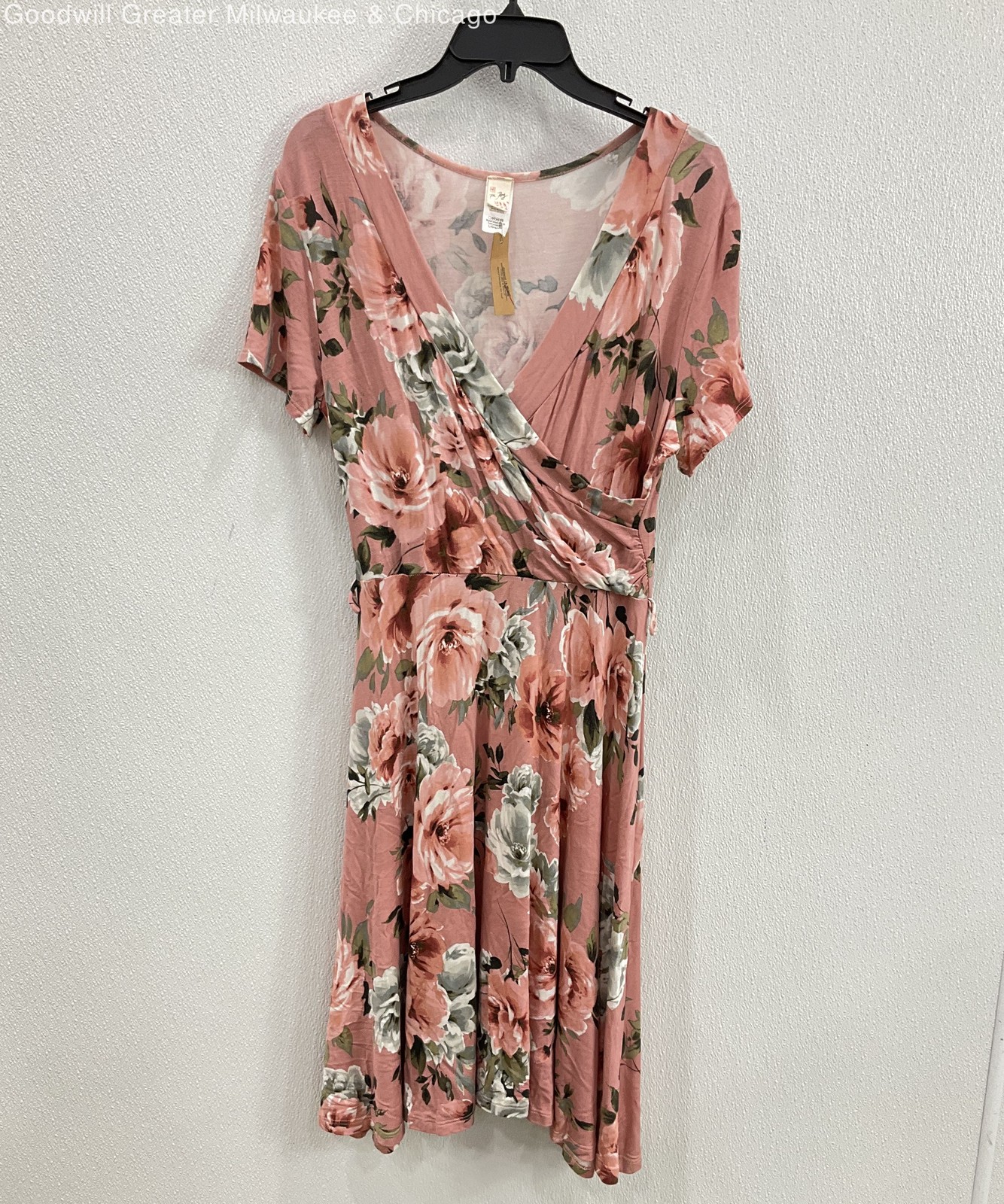 NWT 7TH Ray Women Rose Multi Floral Short Sleeve Vee Neck Dress Size Large