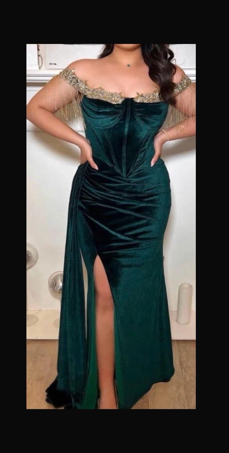Portia & Scarlett Green Velvet Off Shoulder Beaded Slit Maxi Dress Size 12