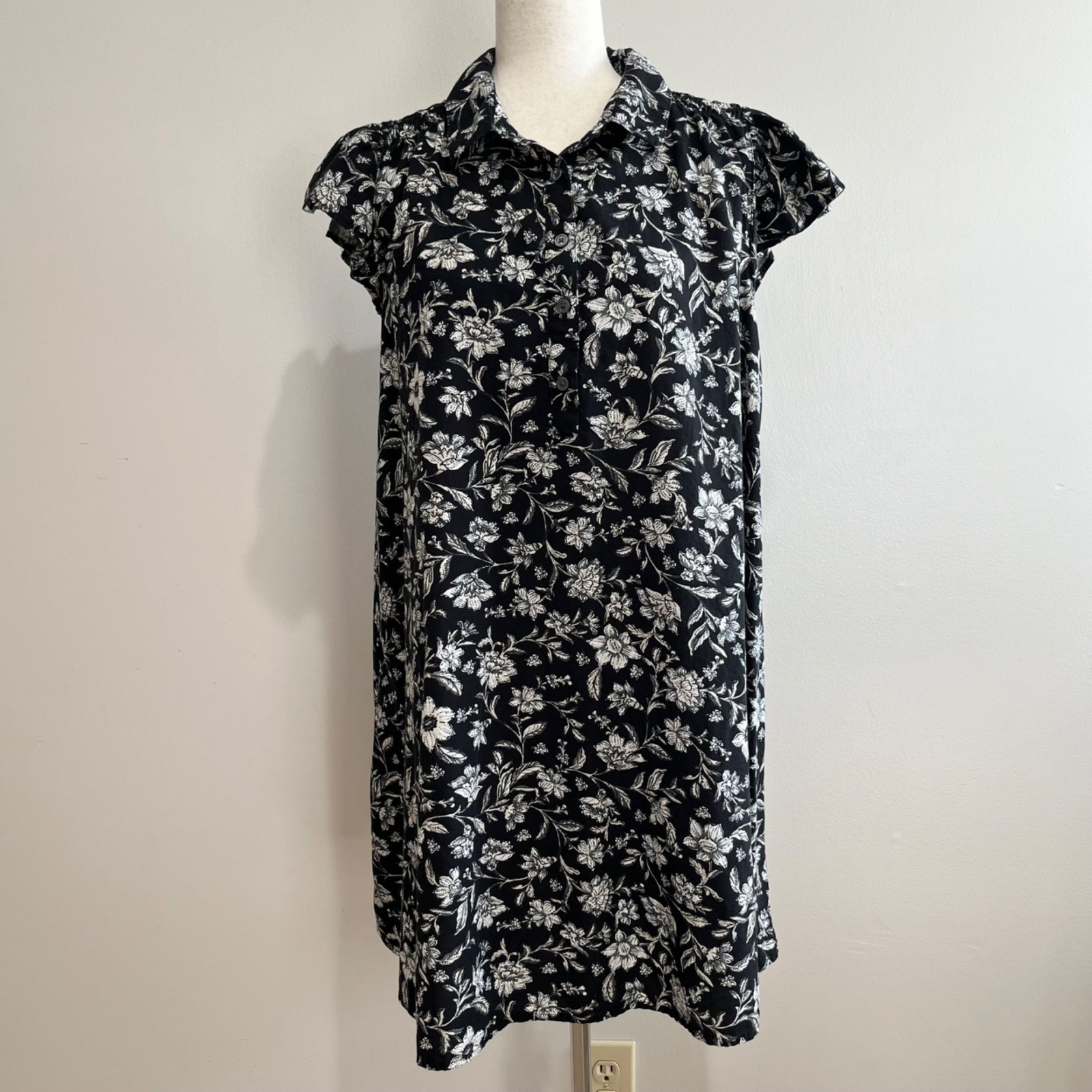 Time & Tru Flutter Sleeve Dress Womens L Black Floral Collared Cotton Rayon