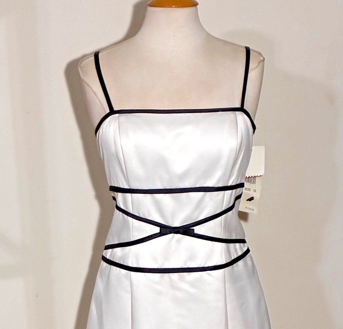NWT-Blondie Nites Classic 90’s Bridesmaid Gown (Ivory/Black)-Jr Sz 13-MSRP $154
