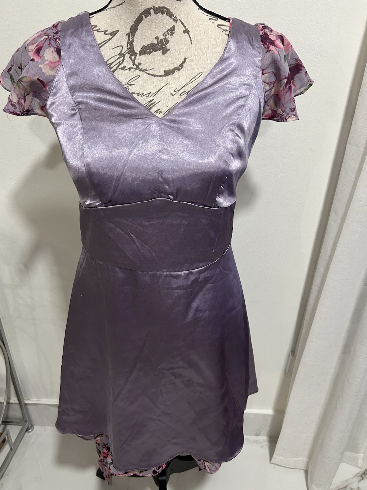 Express Lavender Floral Midi Dress Pink Accents V-Neck Flutter Short Sleeve 6