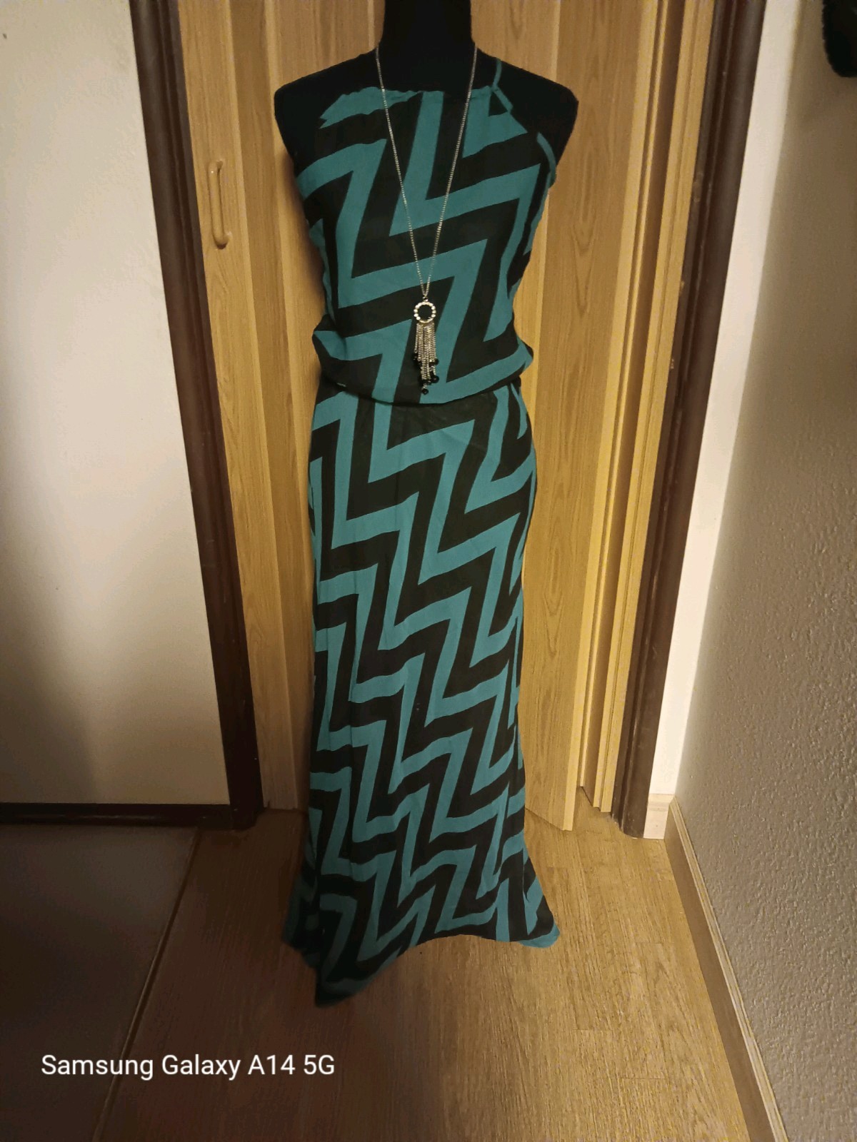 GROOVY TURQUOISE AND BLACK MAXI CHEVRON PATTERN DRESS SIZE M