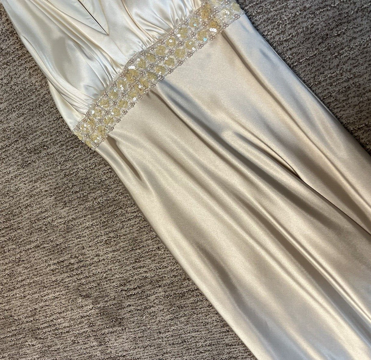 US BOTIQUE GOWN SIZE 10 GOLD