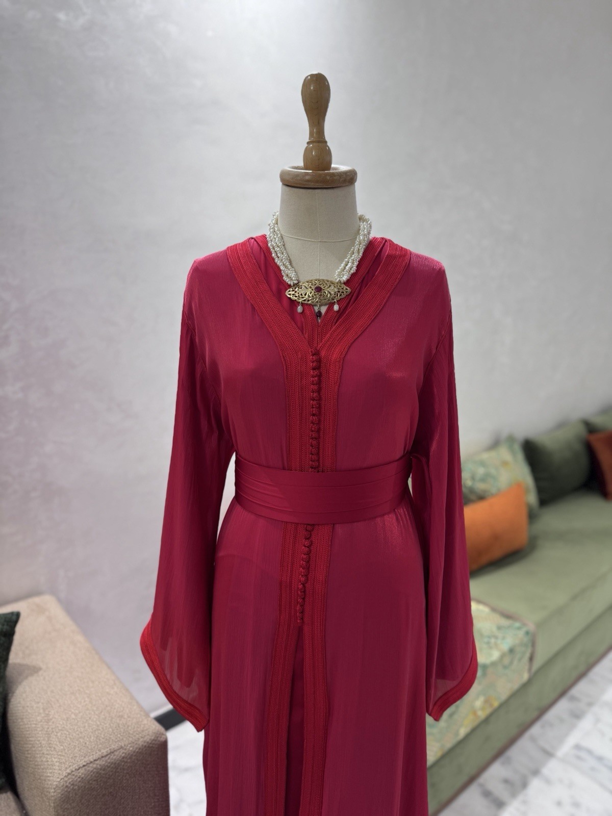 Pure Crimson Takchita