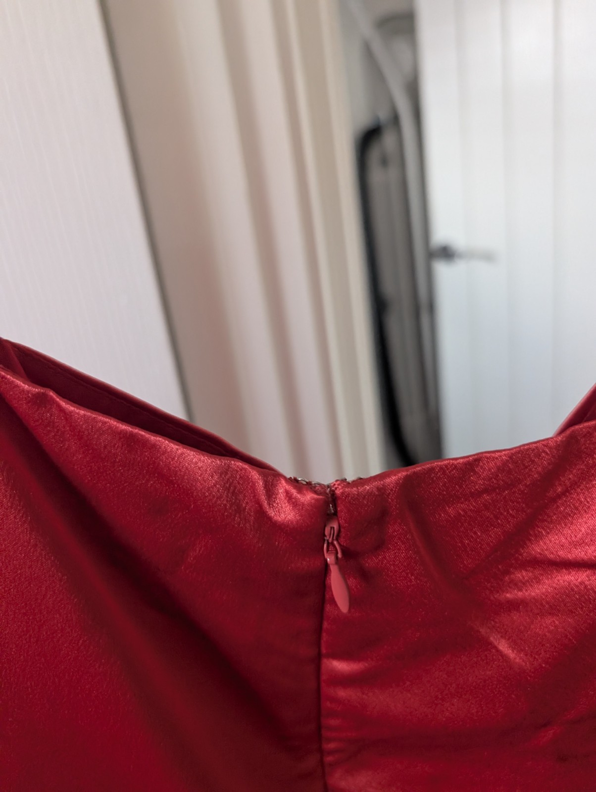 YAURA Drape Train Satin Mini Dress – Pillarbox Red – Size 20 – BNWT