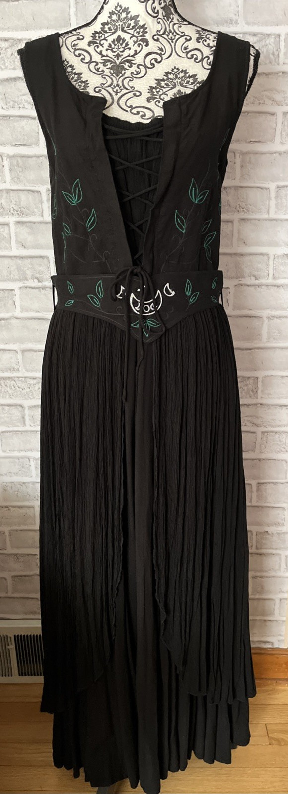 HOLY CLOTHING Tauriel Black Overdress w/ Lace-Up Bodice & Green Leaves, Size L