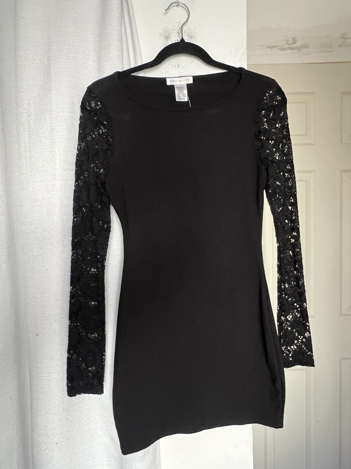 SOCIALITE LACE SLEEVES CUT OUT BACK BLACK DRESS SIZE MEDIUM SLIM FIT NWT *READ*