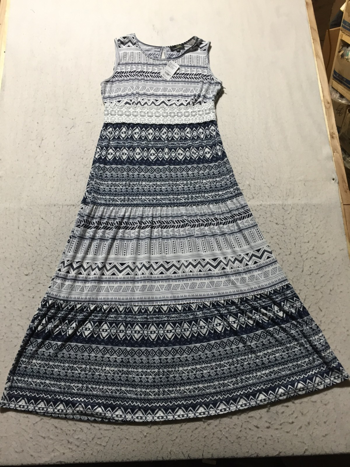 NEW Suzanne Betro SB Dress Womens M Medium White Blue Aztec Arrows Crochet Long