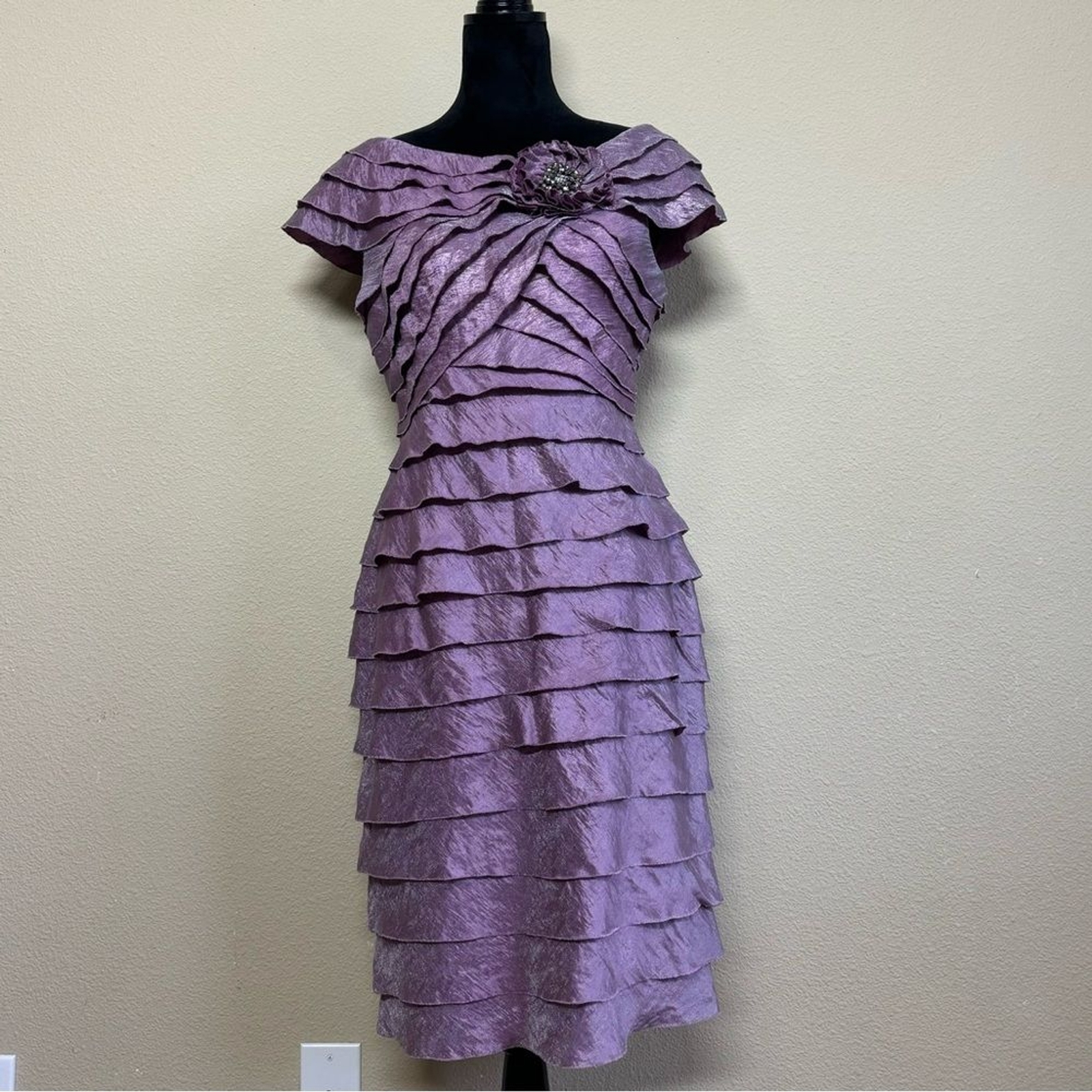 London Times dress women 10 metallic ruffle boat neck cocktail purple