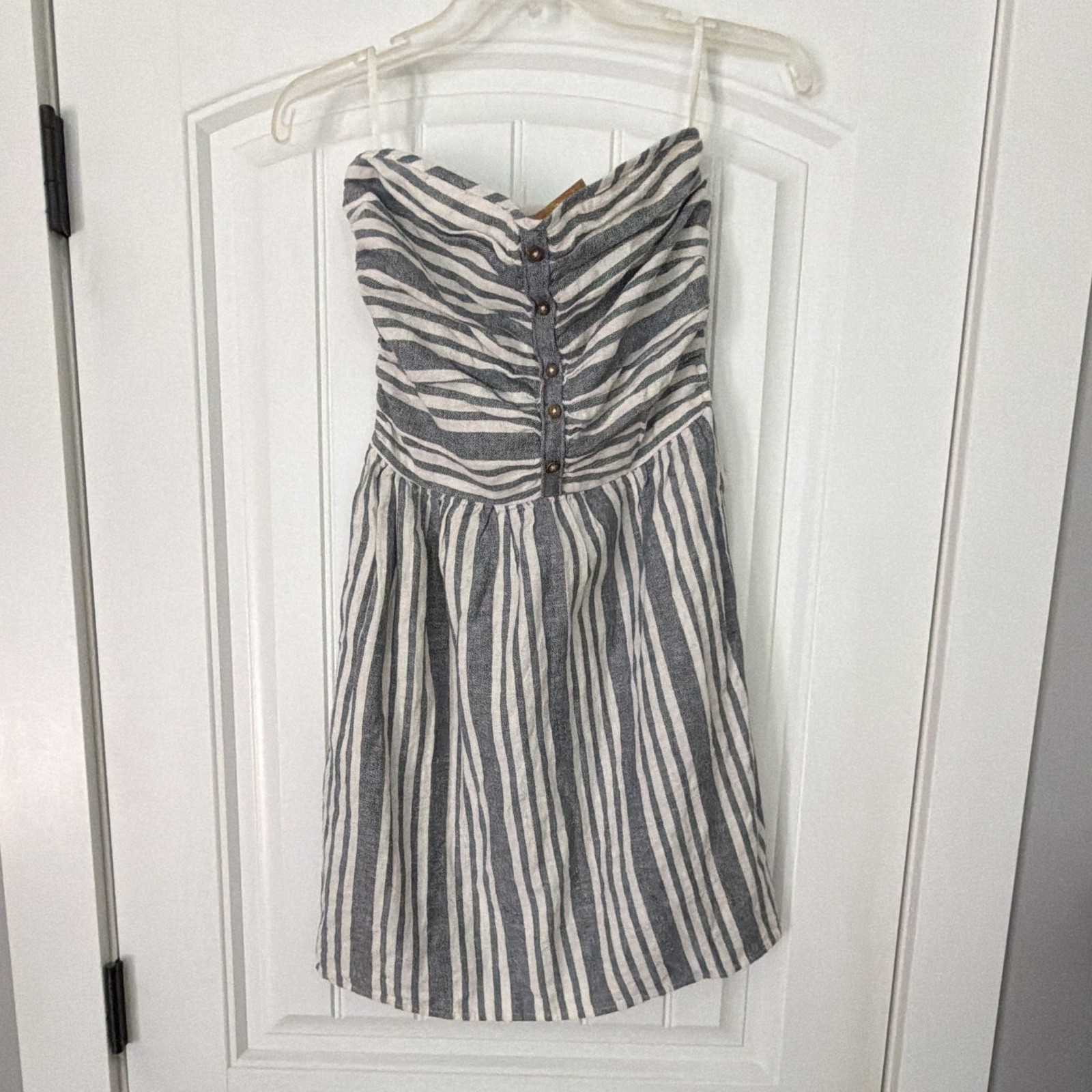 The Burlap Penguin Boutique Women’s Medium NWT White Striped Strapless Dress
