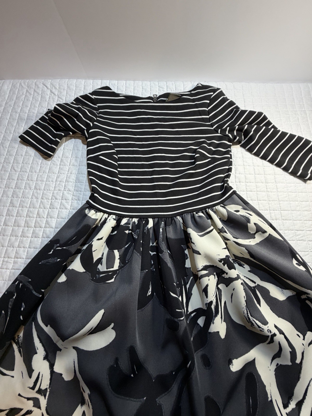 Taylor Size 6 Black/White/Floral Fit &Flare Stripe 3/4 Sleeve w/ pockets