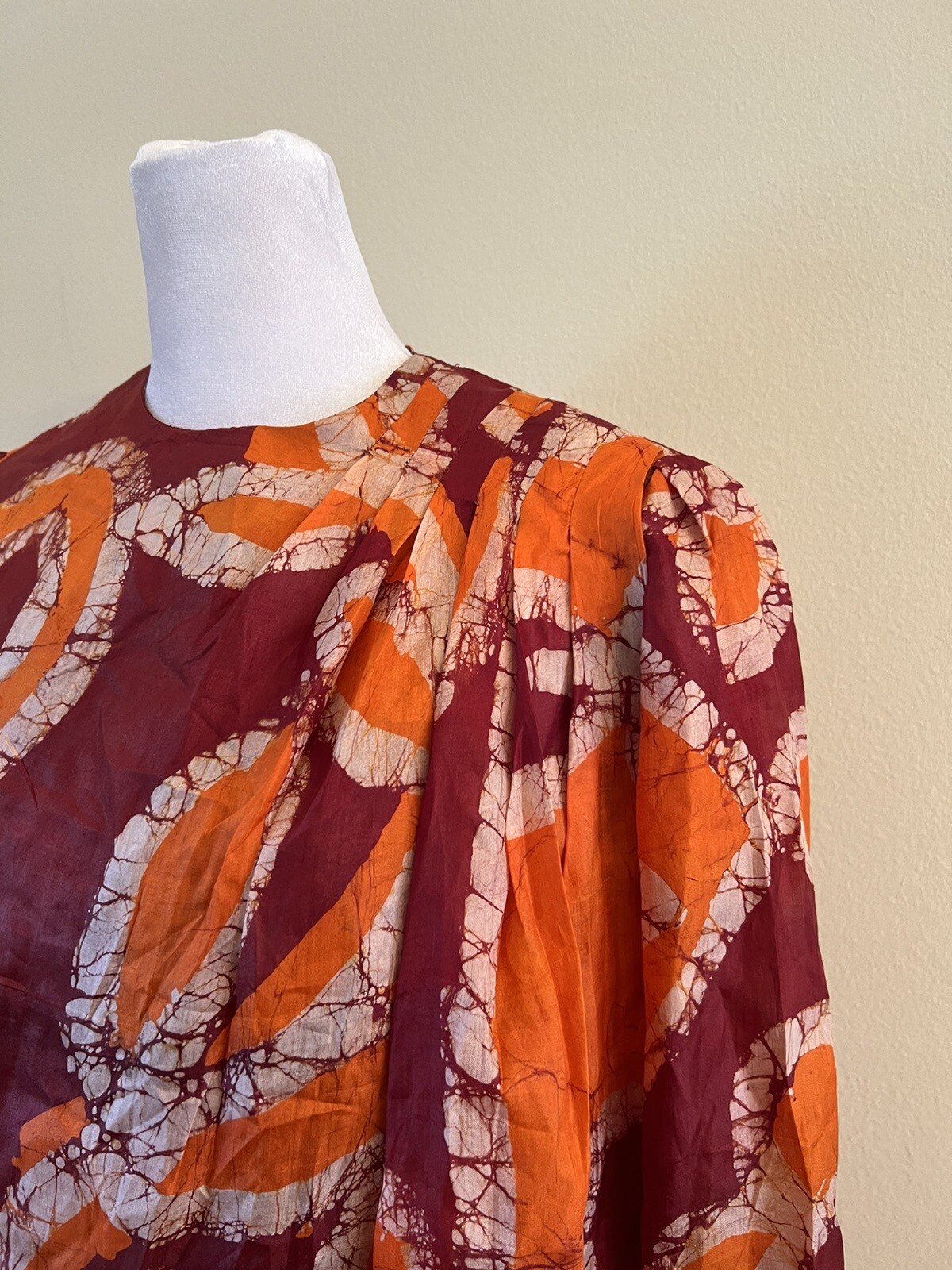VTG Womens Red Orange Leaf Silk Batik Dress Pleated Shoulder Art to Wear Boho M