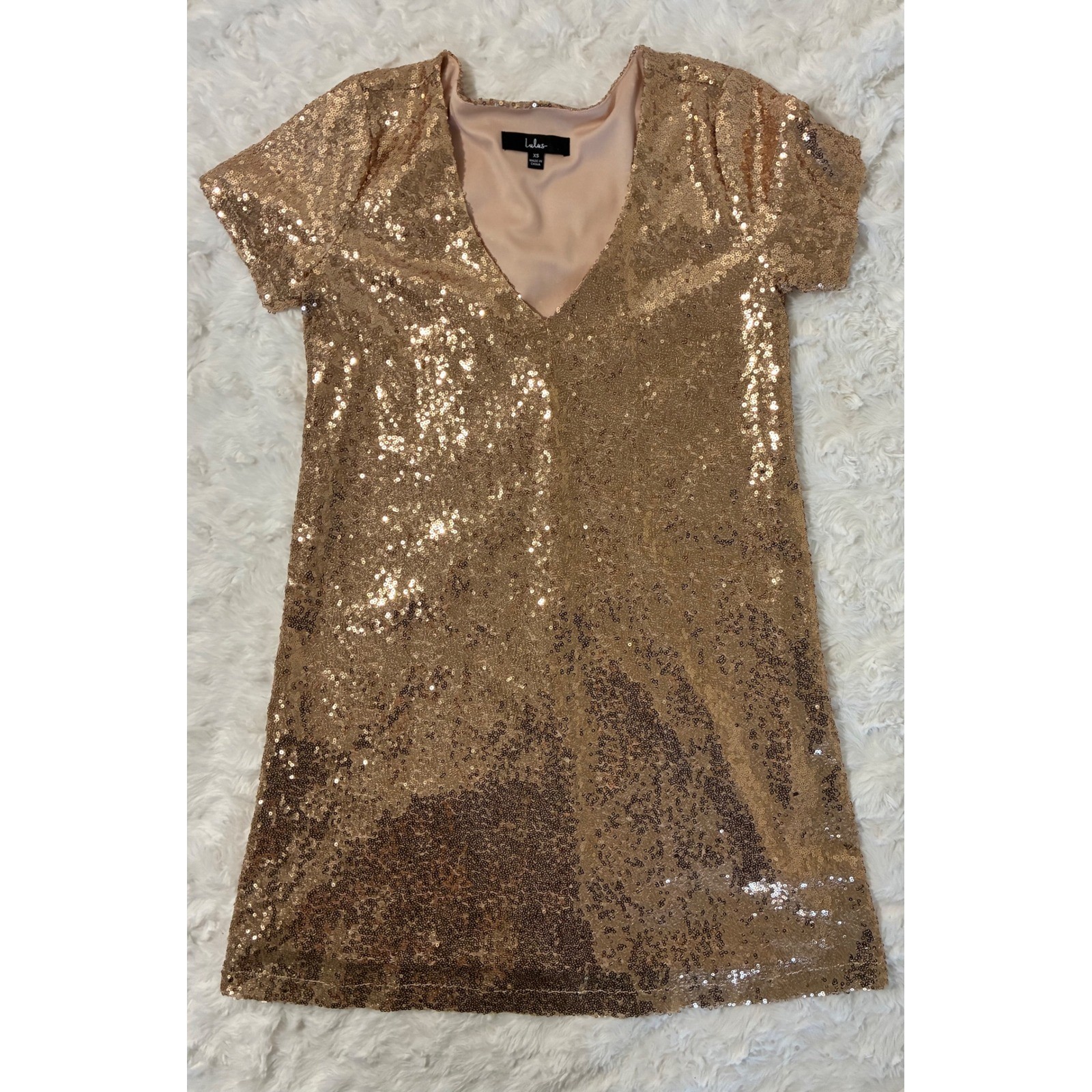 Lulus Rose Gold Sequin V-Neck Short Sleeve Shift Mini Dress 66192 Womens XS