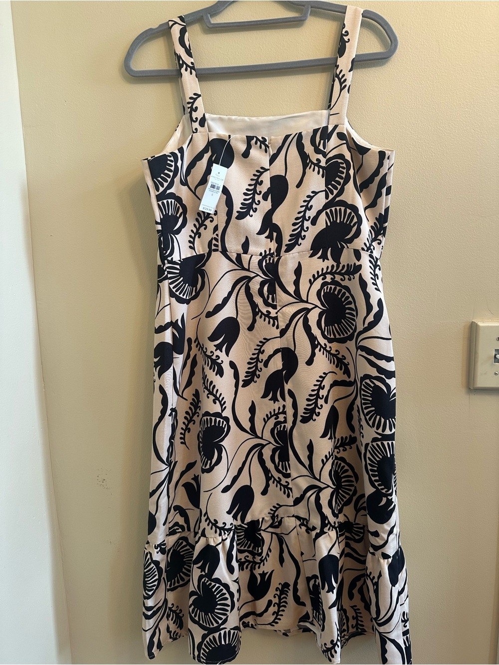 Ann Taylor Beige and Black Floral A-Line Dress with Ruffle at Bottom Size 8