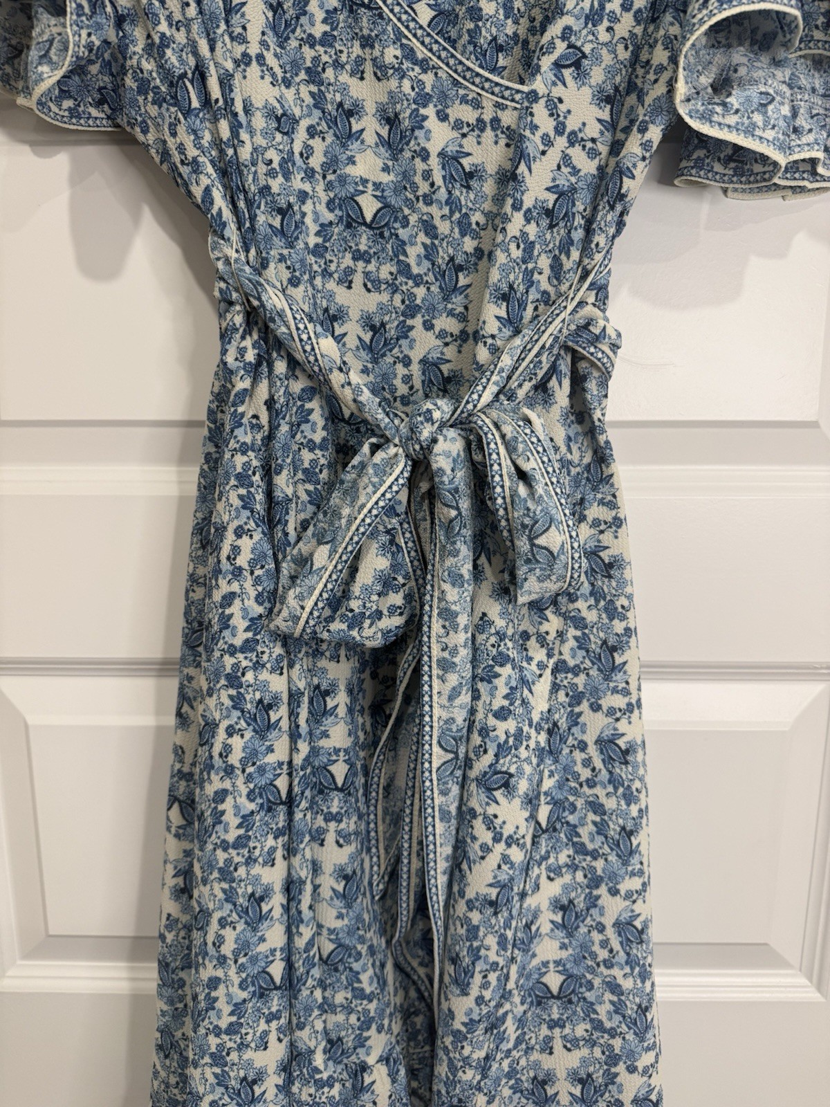 Max Studio S Blue/White Floral Wrap mini Dress V-Neck Smocked Ruffle Flutter Tie