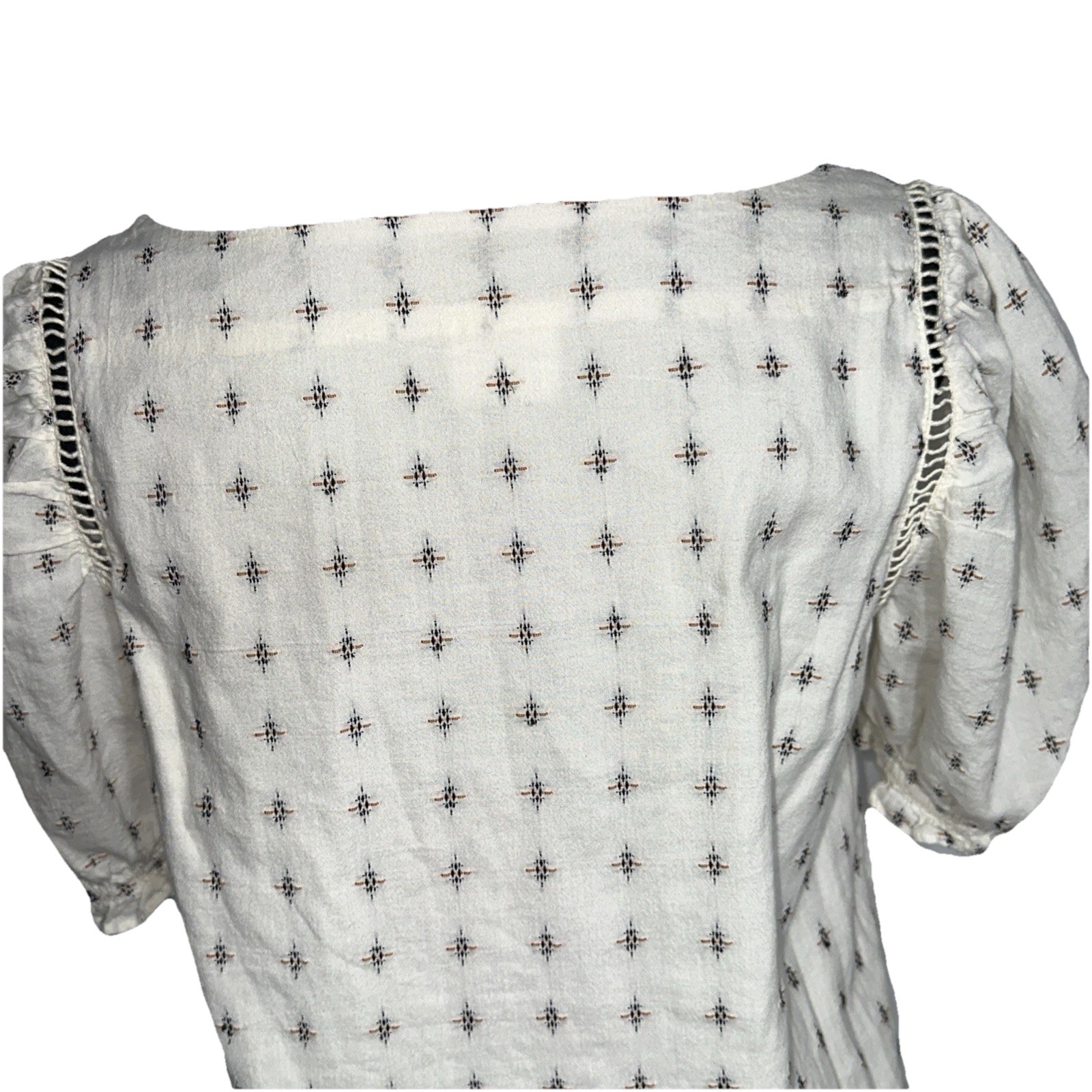 Embroidered lightweight mididress size MEDIUM Cream button down square neck