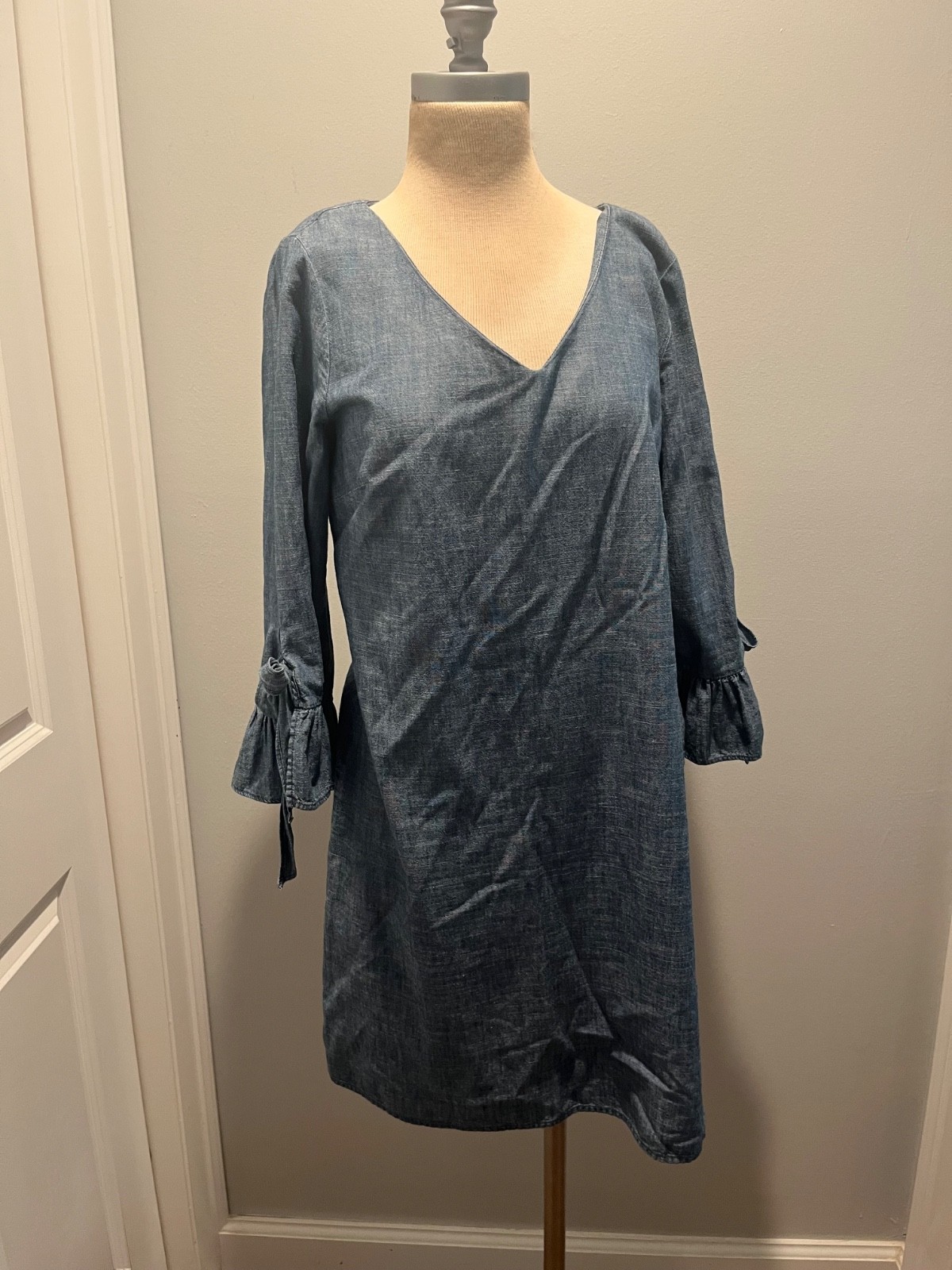 J.Crew denim at the knee cotton dress with a V-neck collar, zip back closure