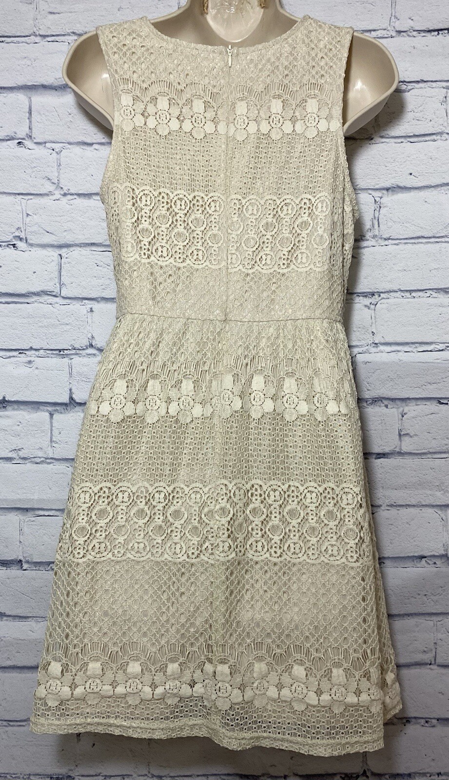 WANNA B Womens Medium Sleeveless Lace Overlay Lined Cream Color Dress