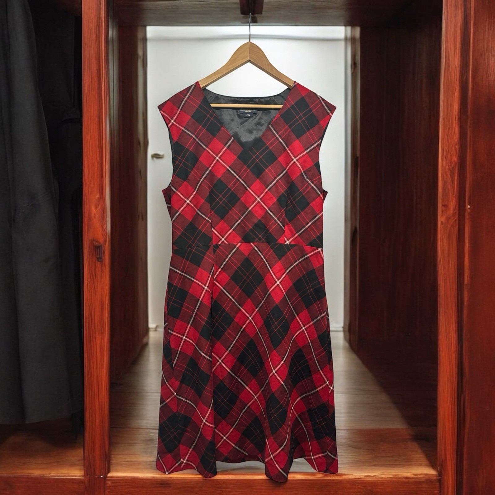 Pendleton 100% Wool Plaid Jumper Dress Red Tartan Sleeveless Size 16 Made in USA