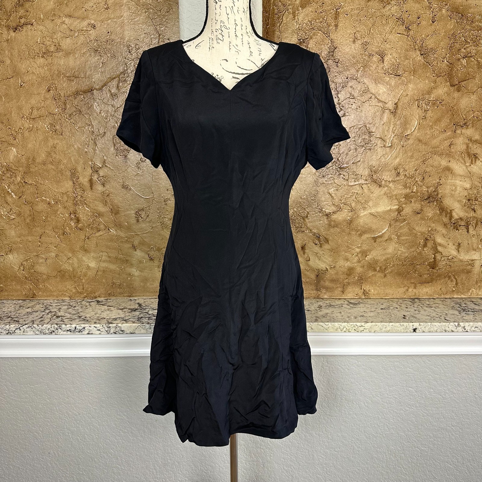 J. Peterman 100% Silk A Line Mini Dress Womens 6 Short Sleeve Modern Chic Black