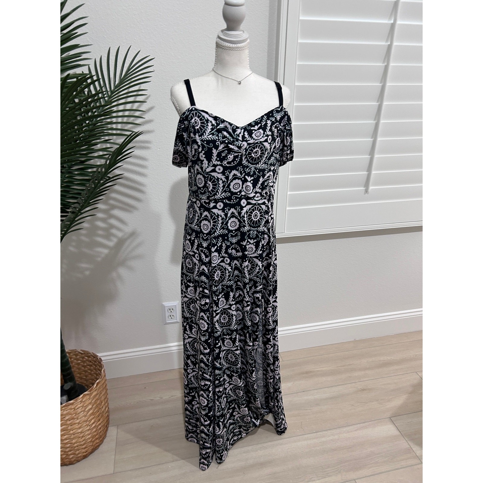 Eva Mendes for New York & Company paisley print Size L Maxi Dress