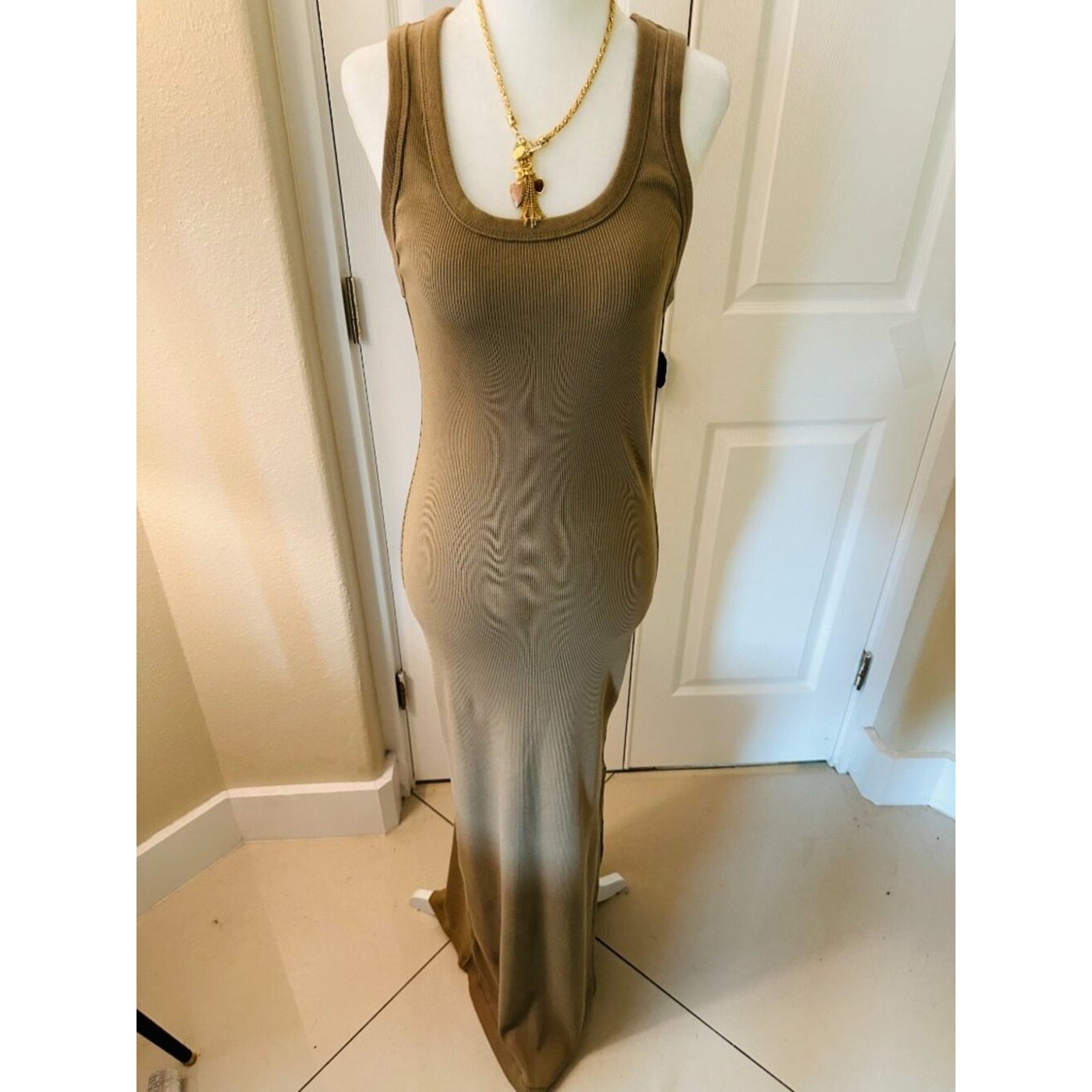Army Green Ribbed Bodycon Maxi Dress – Sleek & Edgy & Flattering – Size M