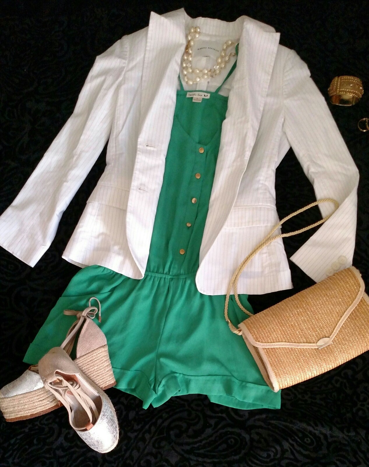 DOUBLE ZERO womans Large green Romper 2 front pockets 100% poyester