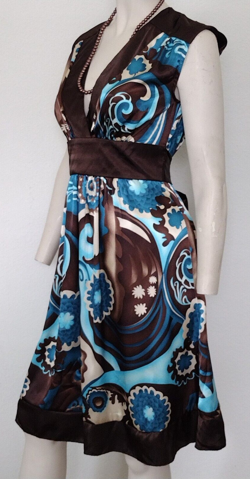 Woman A. Byer SATIN KNEE PULLOVER DRESS W/BACK TIE BELT Size 9 V-Neck Sleeveless