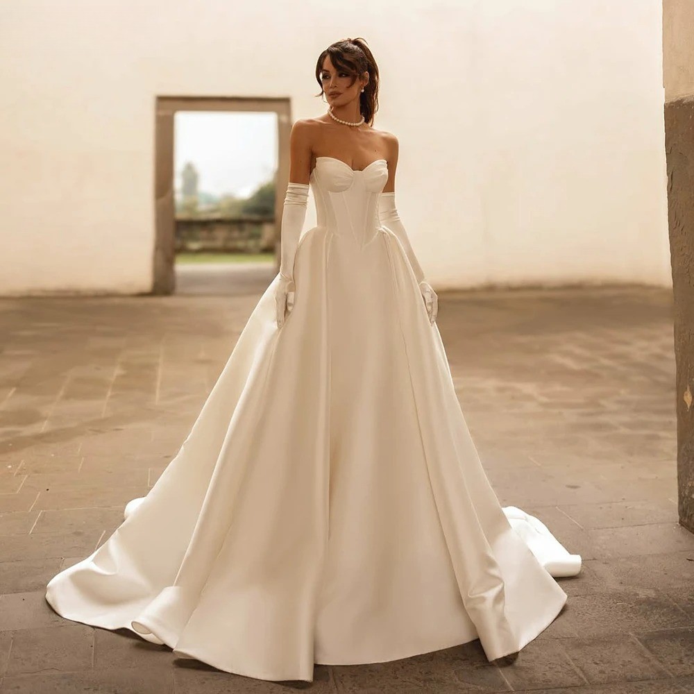 Elegant Retro Ivory Satin Wedding Dress A-line Strapless Pleated Bridal Gown