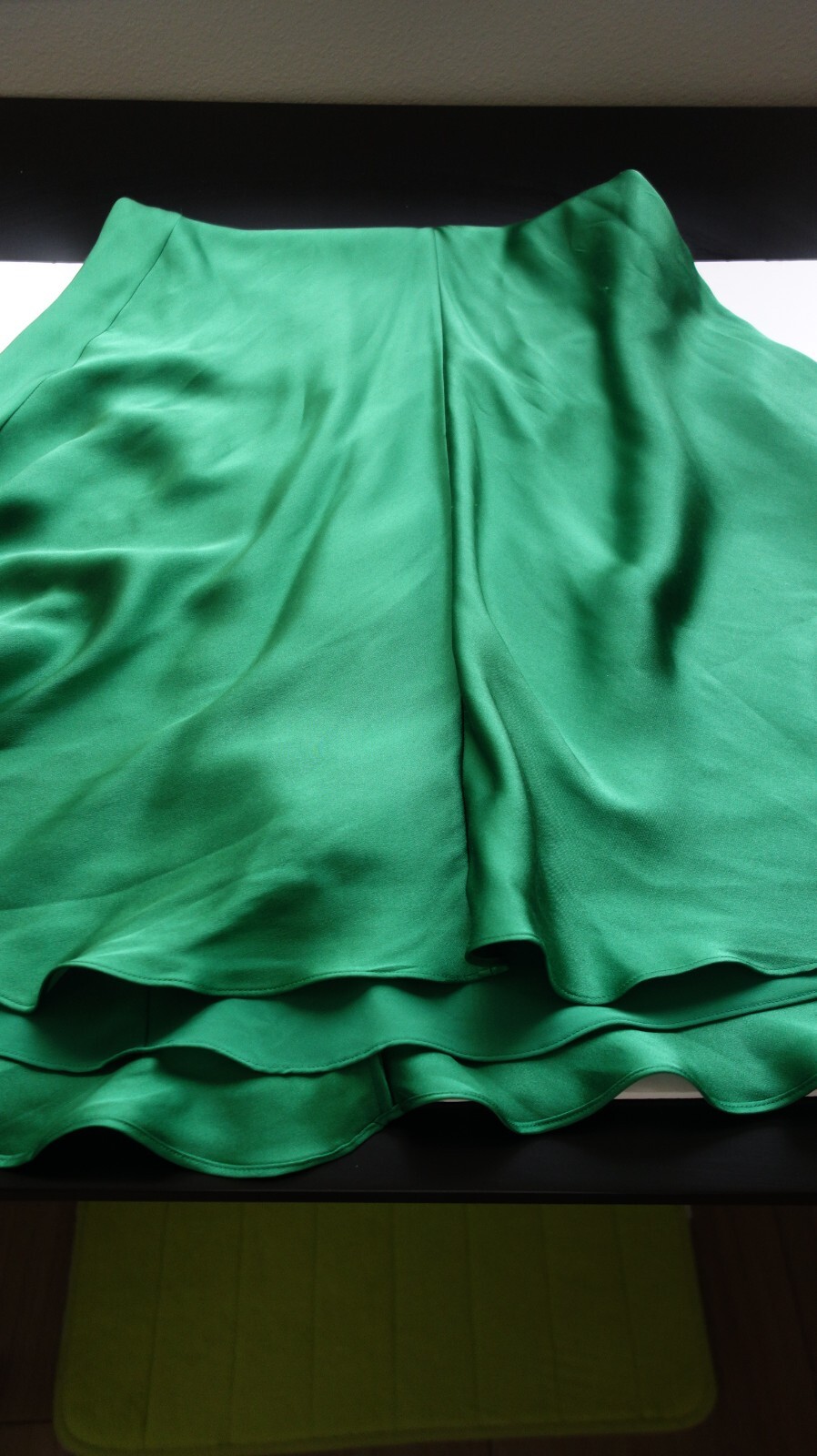 Banana Republic Size 4 Green Sateen 50″ Button in the Back Beautiful Women Dress