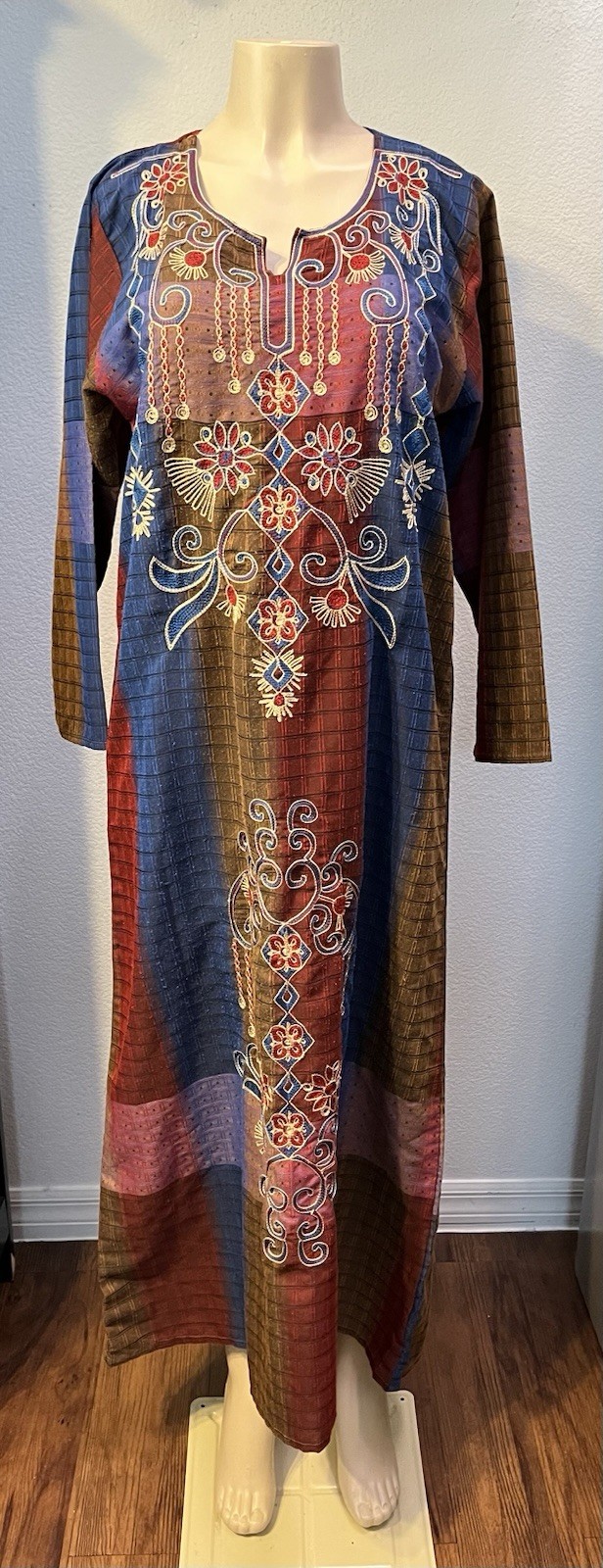 Embroidered Kaftan Woman’s Size: M Multi-Color Long Sleeve
