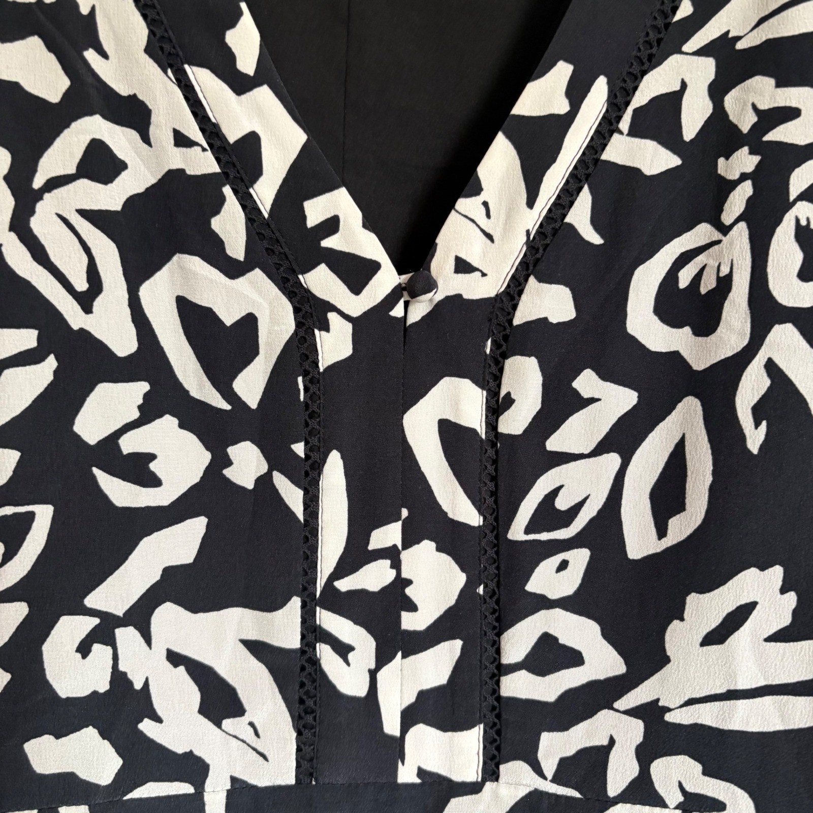 Tanya Taylor Black and White Silk Abstract Print V-Neck Mini Dress Size 10