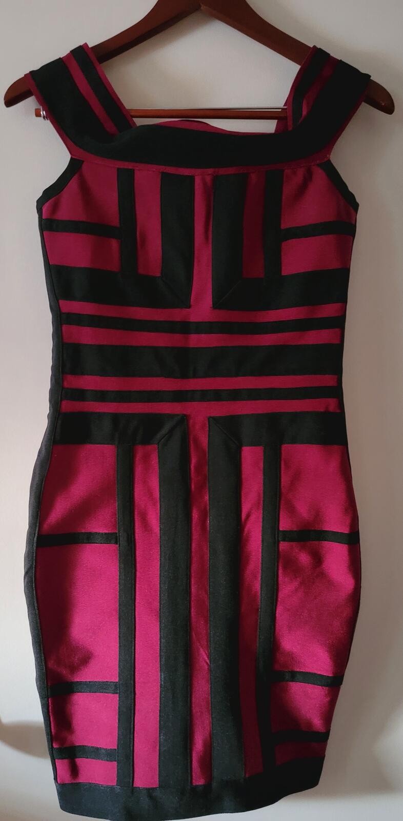 Sleeveless Burgundy and Black Geometric Pattern Dress with Back Zipper