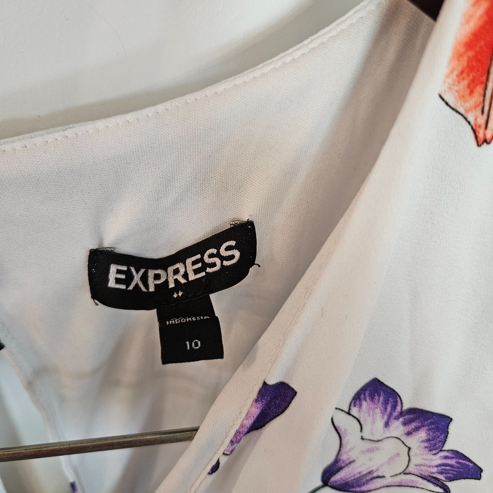 Express Floral V-Neck Fit and Flare Mini Dress White Orange Pink Size 10