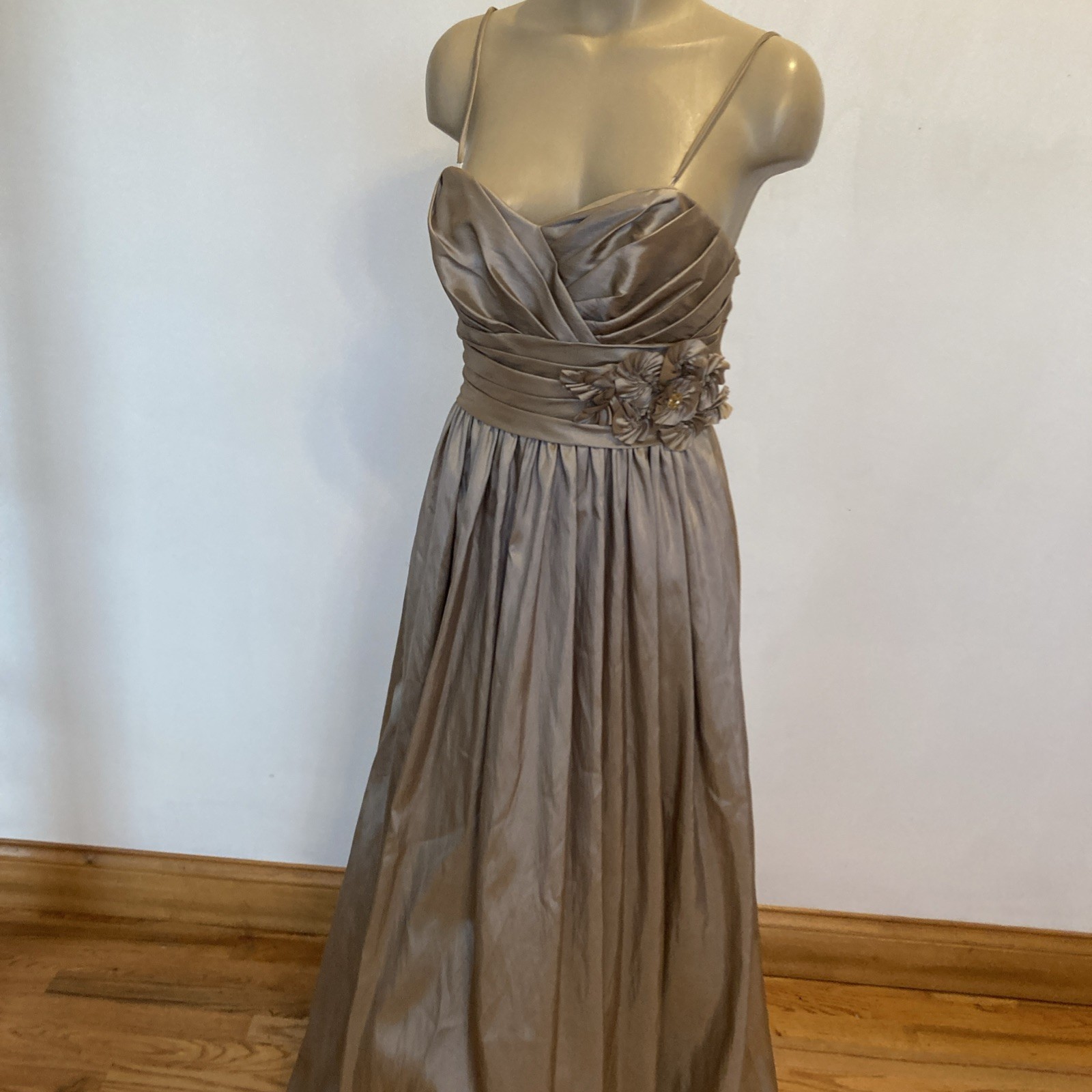 Watters and Watters size 6 beige long gown dress