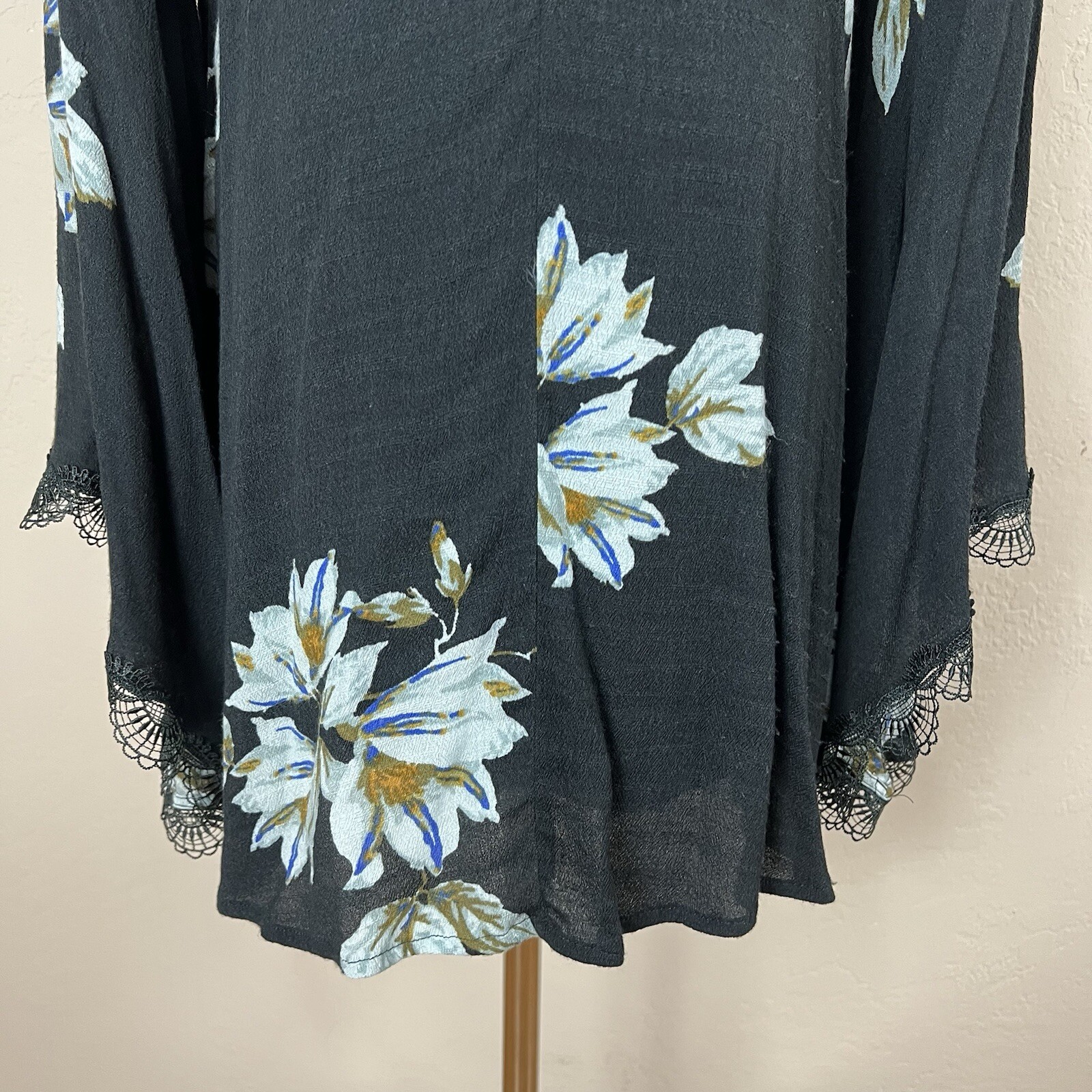 Free People Wanderer Mini Dress Gray Floral Cutout Long Bell Sleeve Lace Size XS