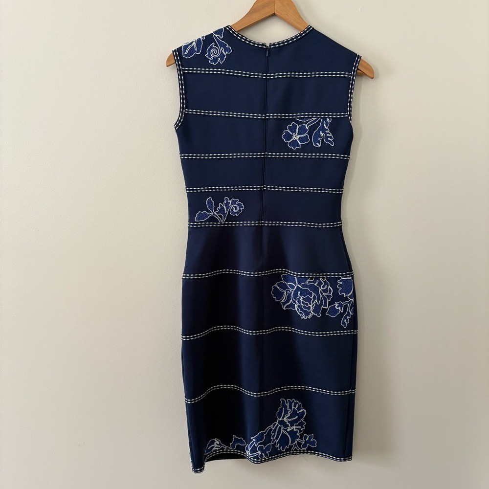 Tadashi Shoji Kitami Embroidered Sleeveless Shift Dress in blue neoprene Size S