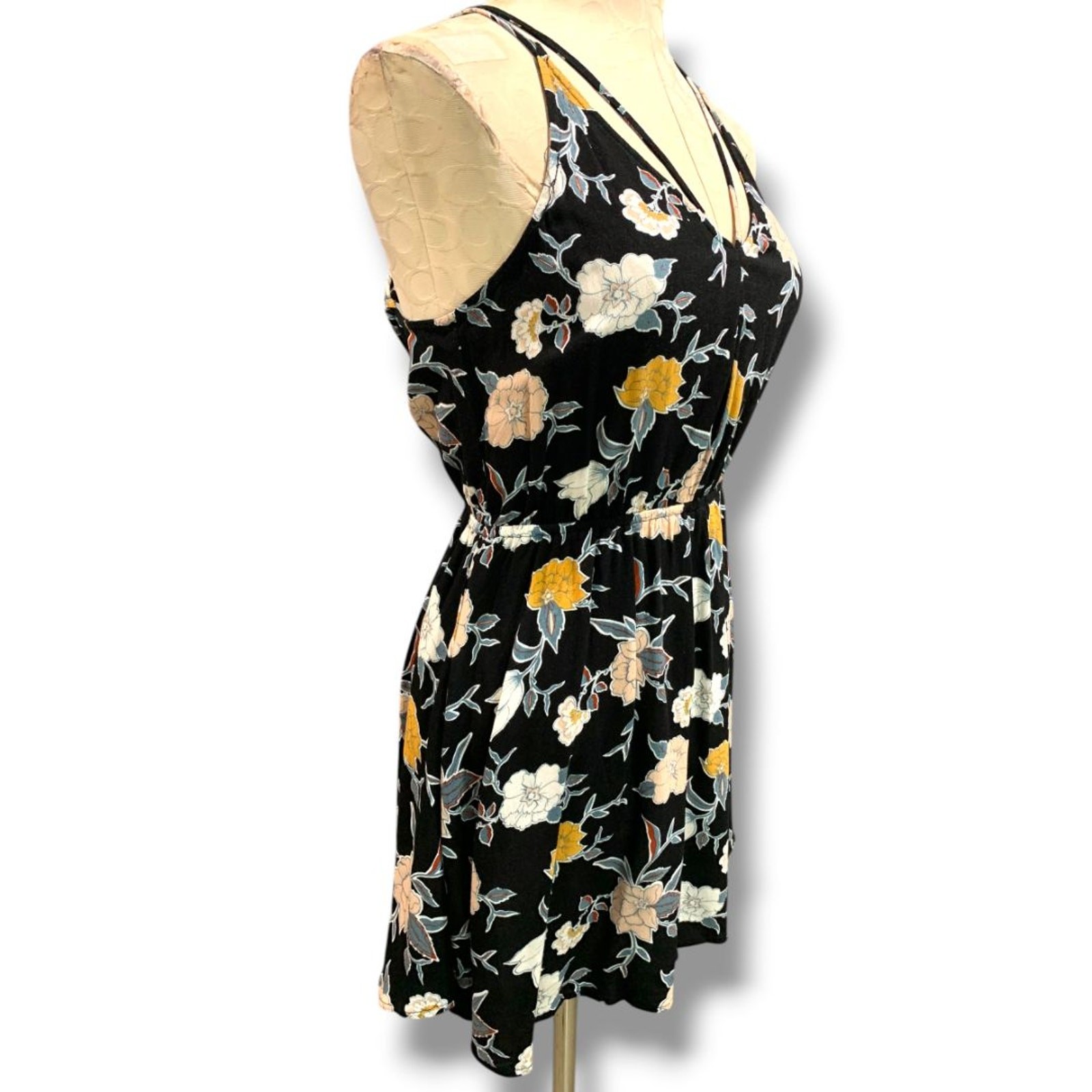 Small Kendall & Kylie V-Neck Sundress Floral Black Open Back