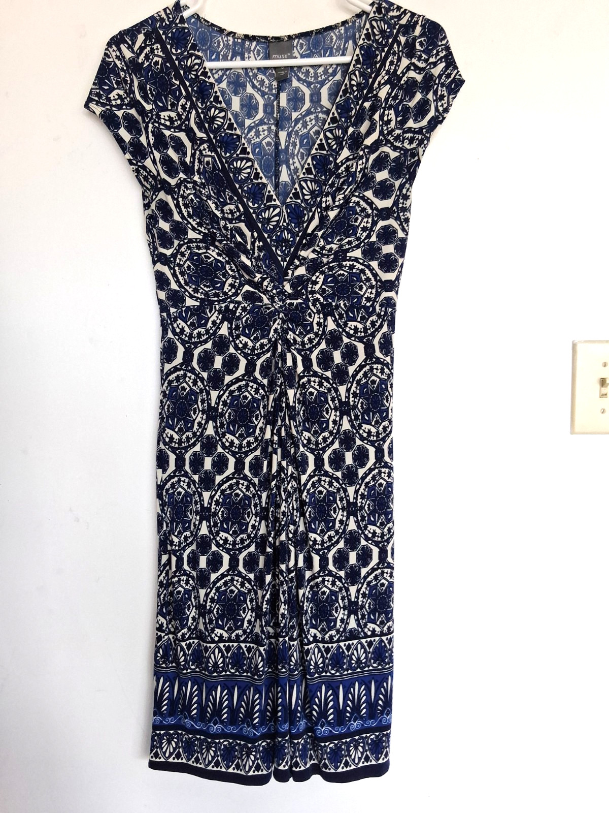 XS blue and ivory short sleeve v-neck dress by Muse. Excellent condition