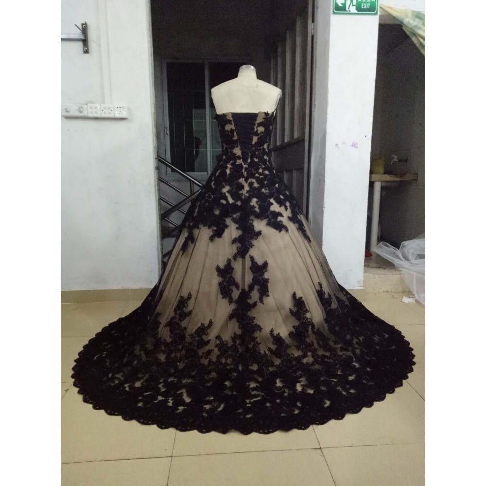 Gothic Lace Wedding Dresses Black and Champagne Sleeveless Bridal Ball Gowns
