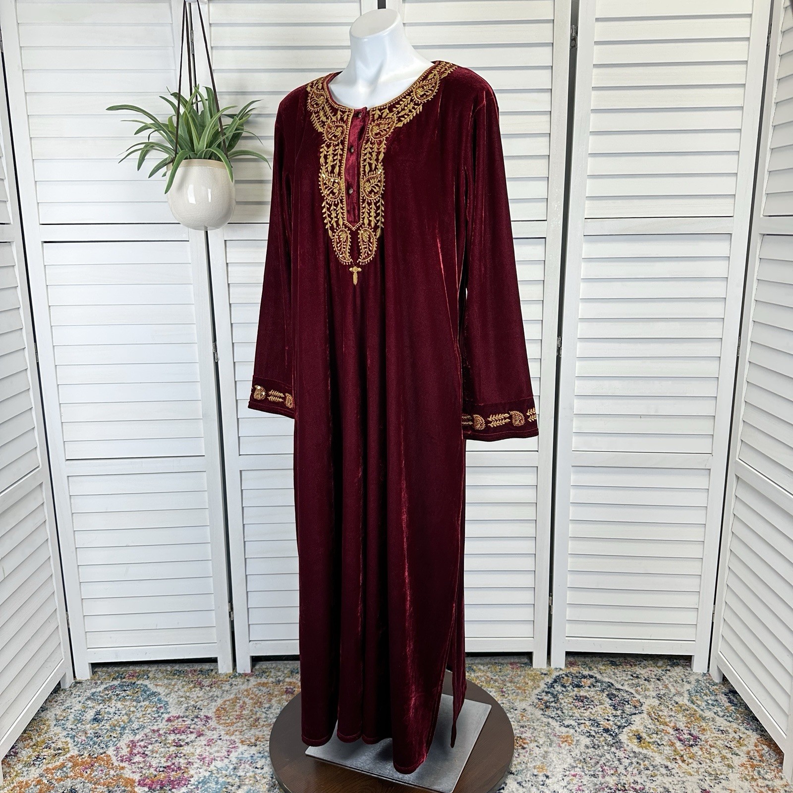 La Cera Wine Red Gold Velour Gown Long Sleeve Stretch House Dress Womens Size XL