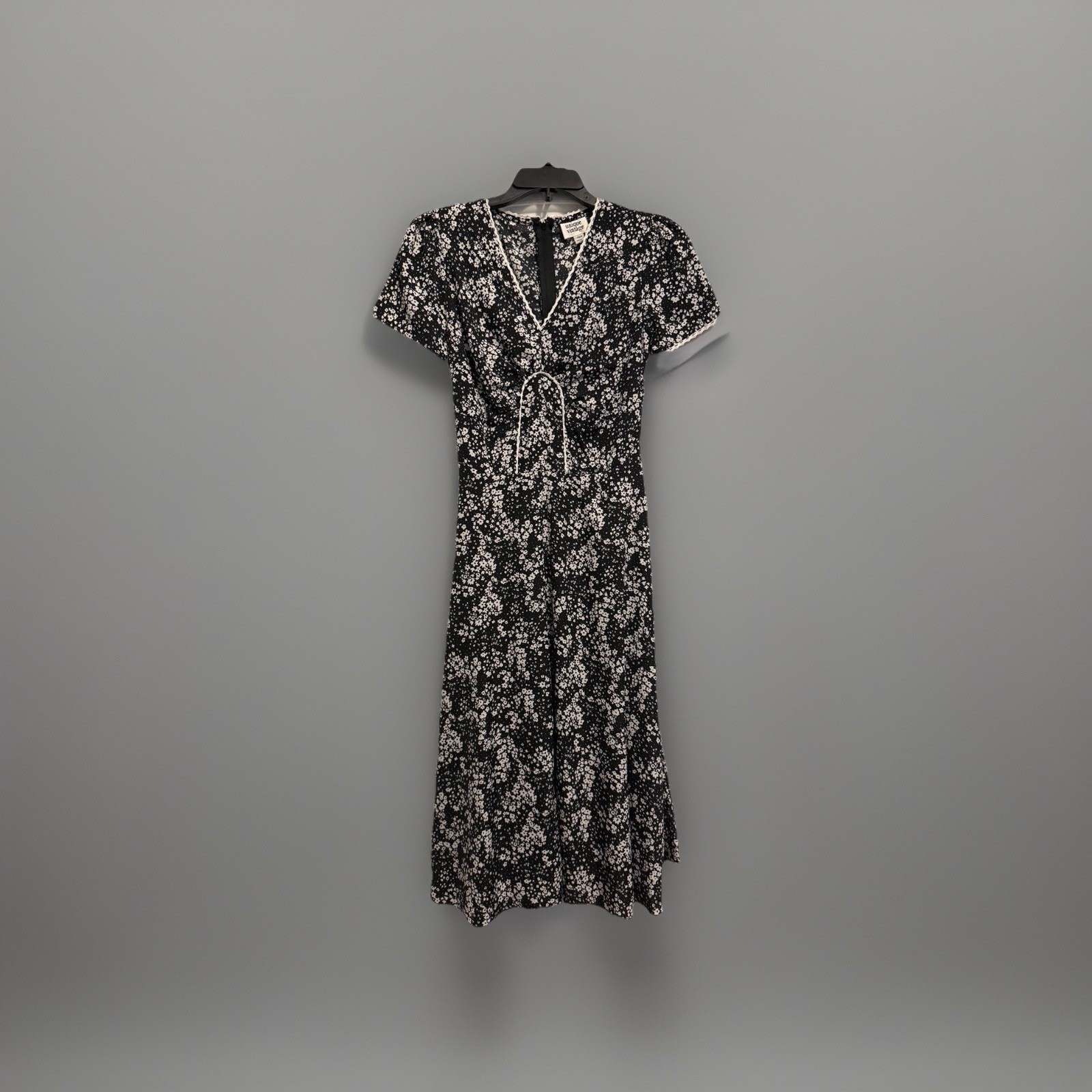 Unique Vintage Black & Ivory Floral Petula Swing Dress Sz Small (2) NWT