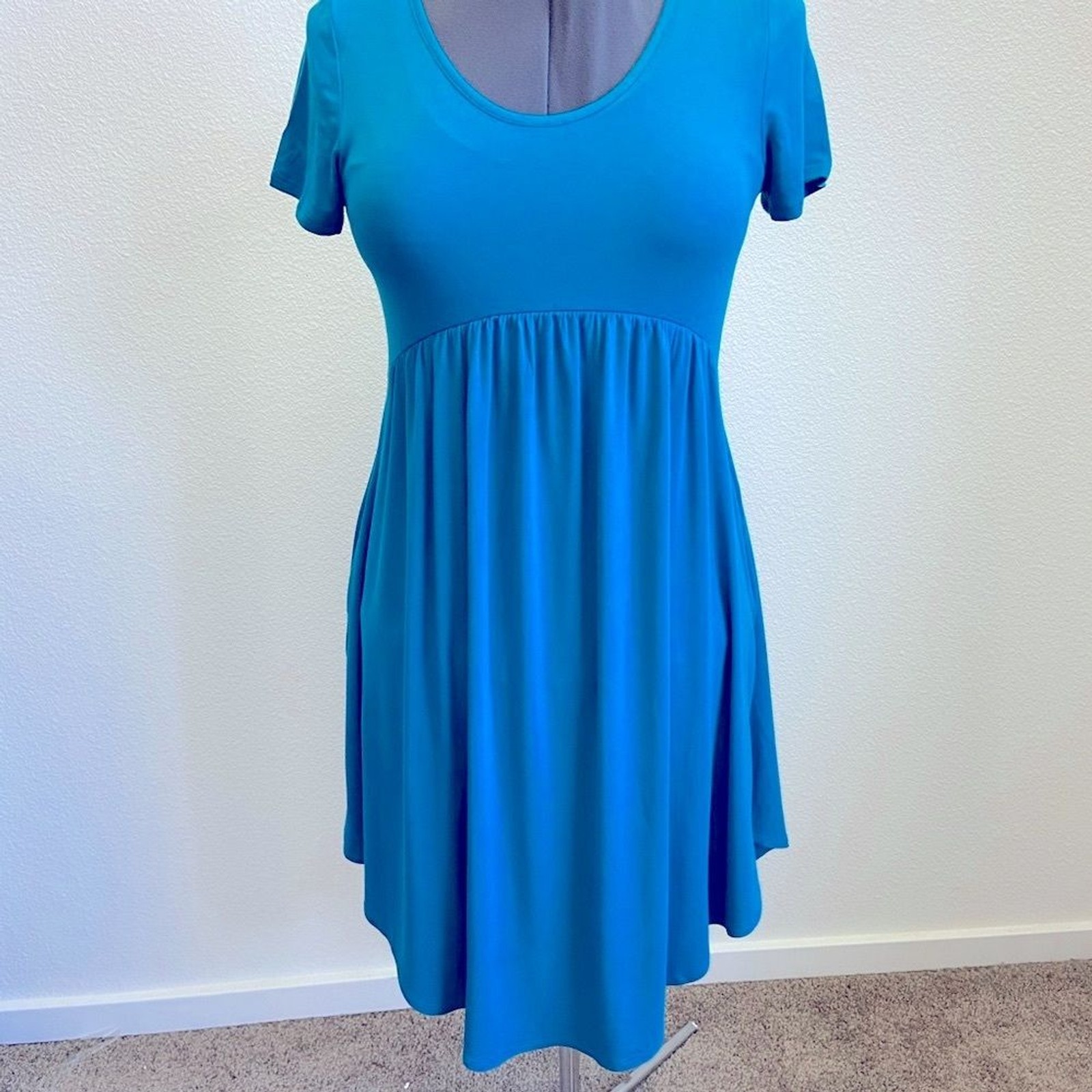 NEW Basic USA T-Shirt Neck High-Low Hem Aqua Midi Pockets Dress Large NWOT