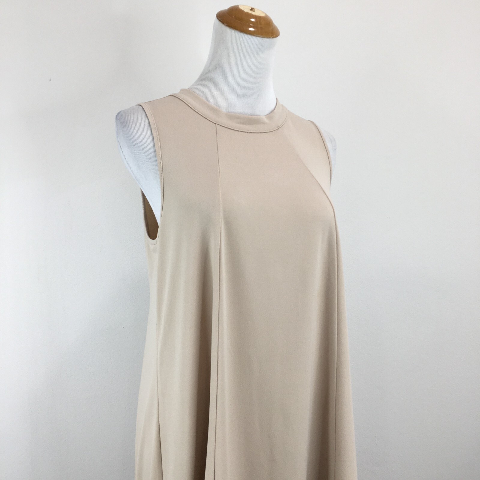 BCBGENERATION Light Beige/Taupe Cut Out Back High Neck sz XS Relaxed Fit Dress