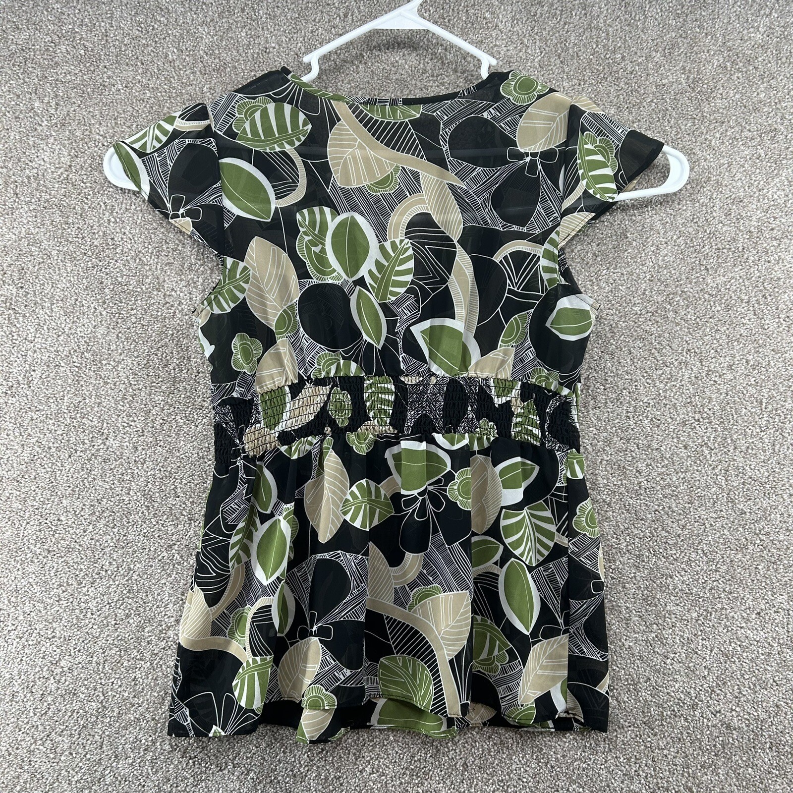 Apt. 9 Women’s Size L Green & Black Leaf Design V-Neck Cap Sleeve Top